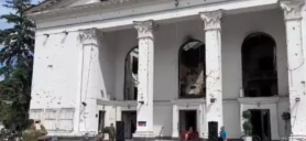 Rușii au organizat un concert în fața teatrului din Mariupol, unde au ucis aproape 600 de persoane